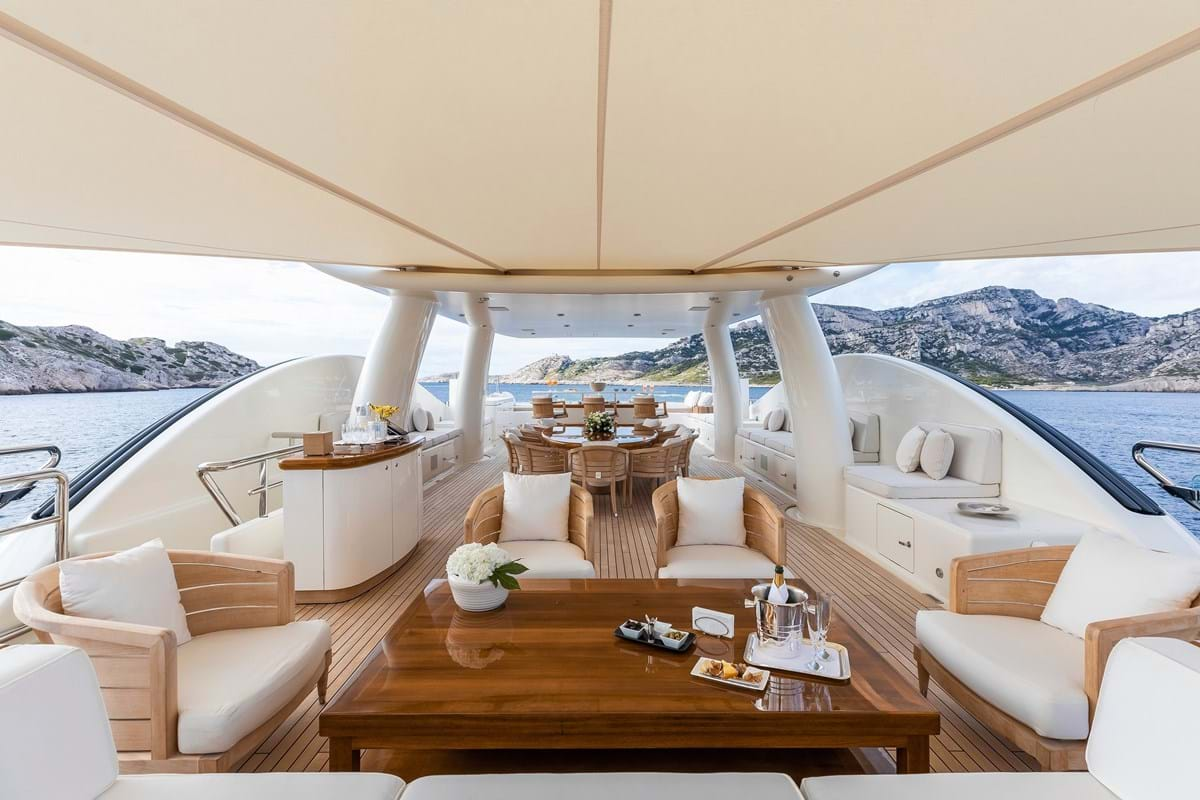 Innenraum der Yacht Addiction 