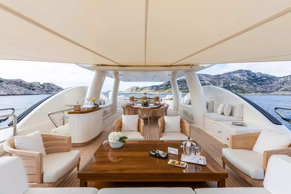 yacht Addiction interior 