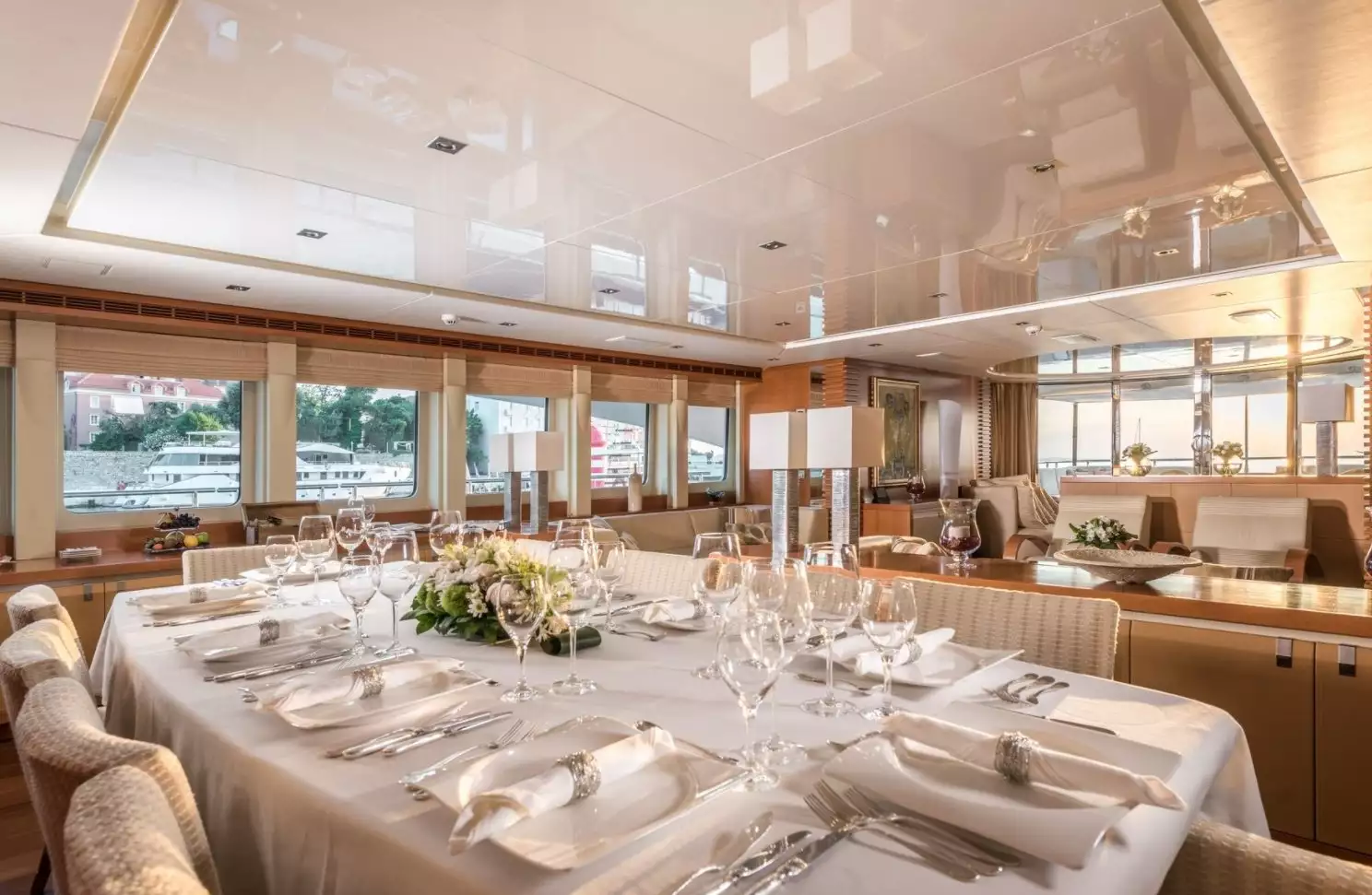 interior do iate Agram