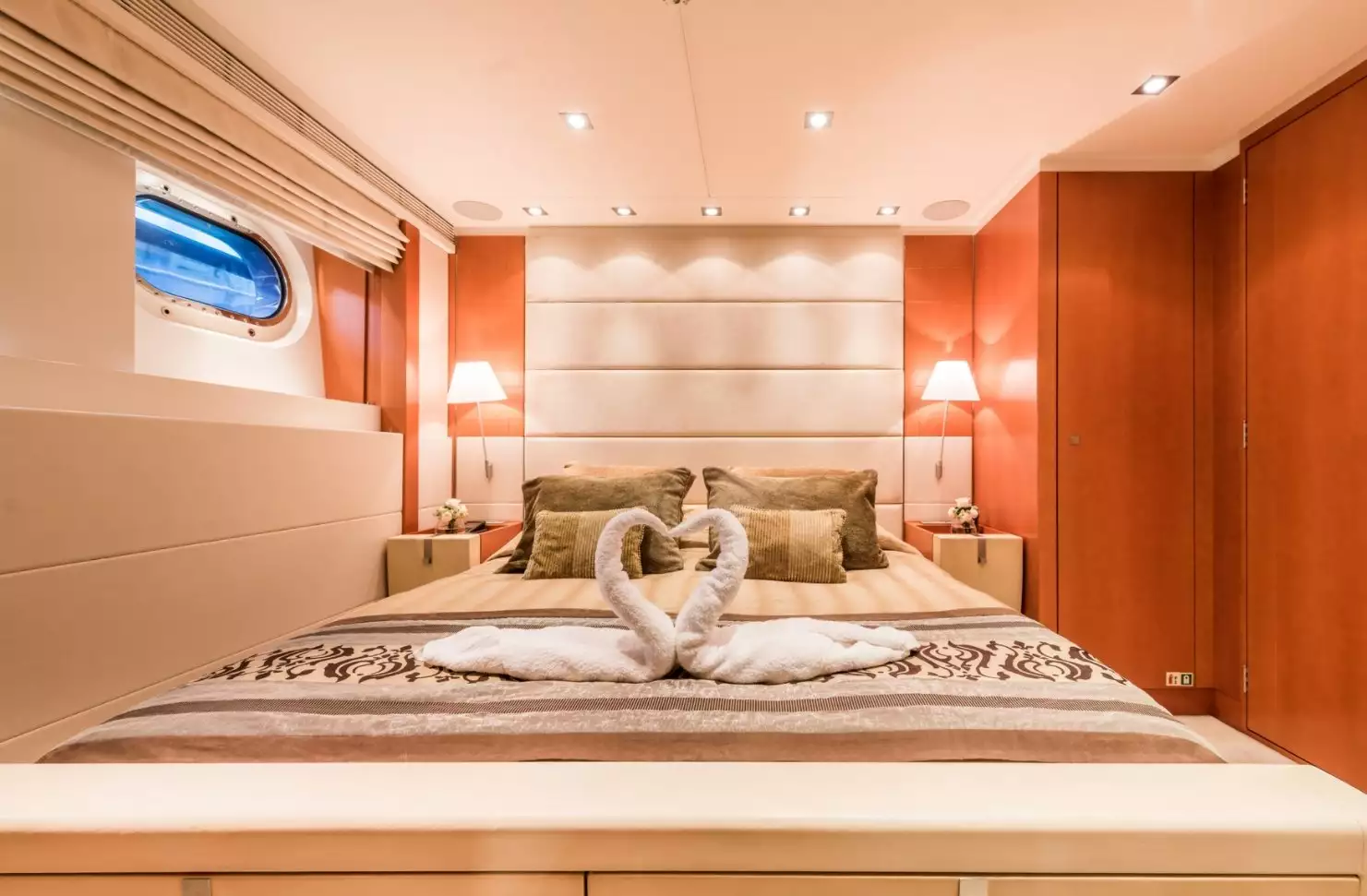 interior do iate Agram