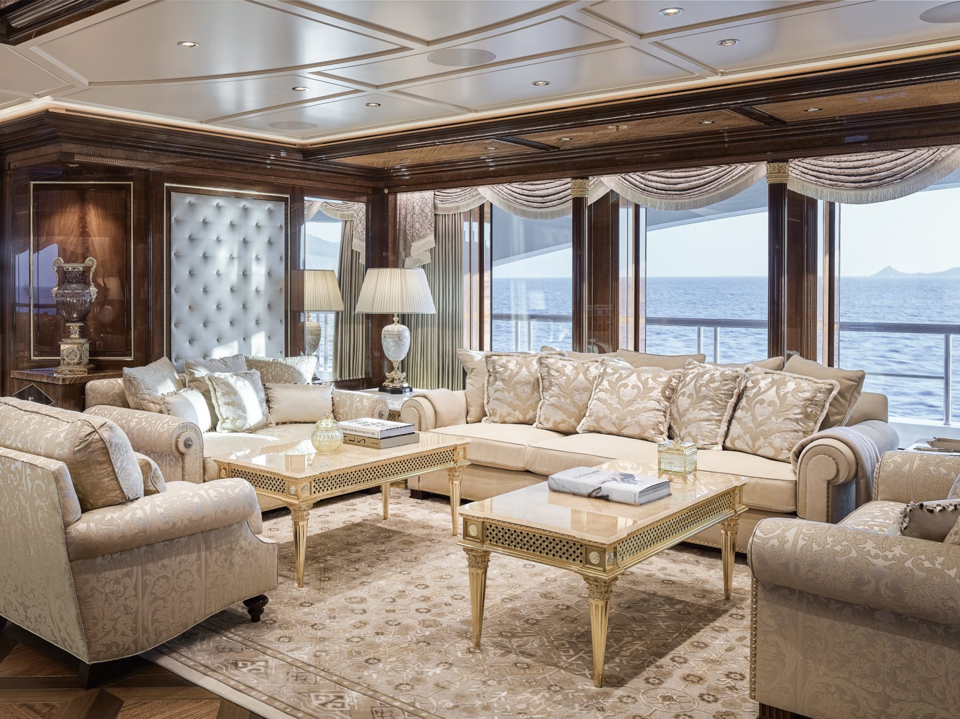 yate Amadea interior