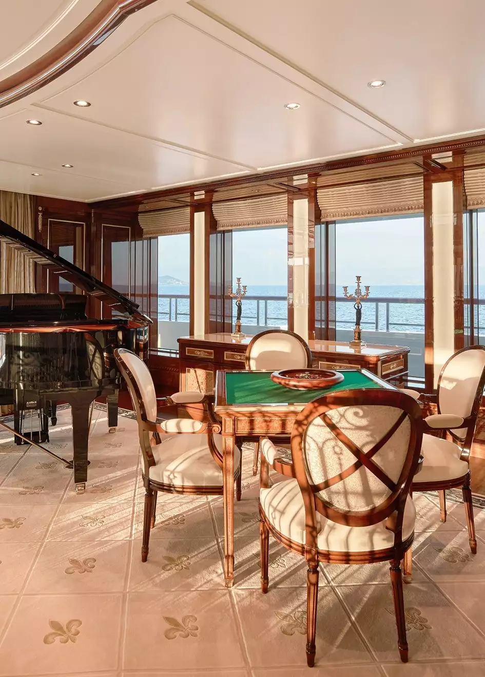 interno dell'yacht Amadea