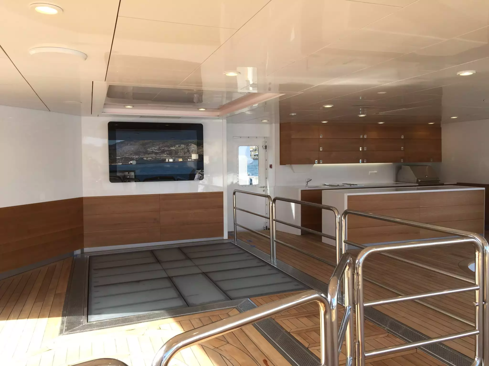 interno dell'yacht Arctic P