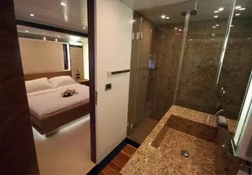 pour yacht Avangard II intérieur 