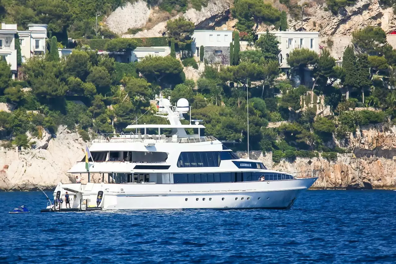 yat Azzurra II – 48m – CRN – Jürg Marquard