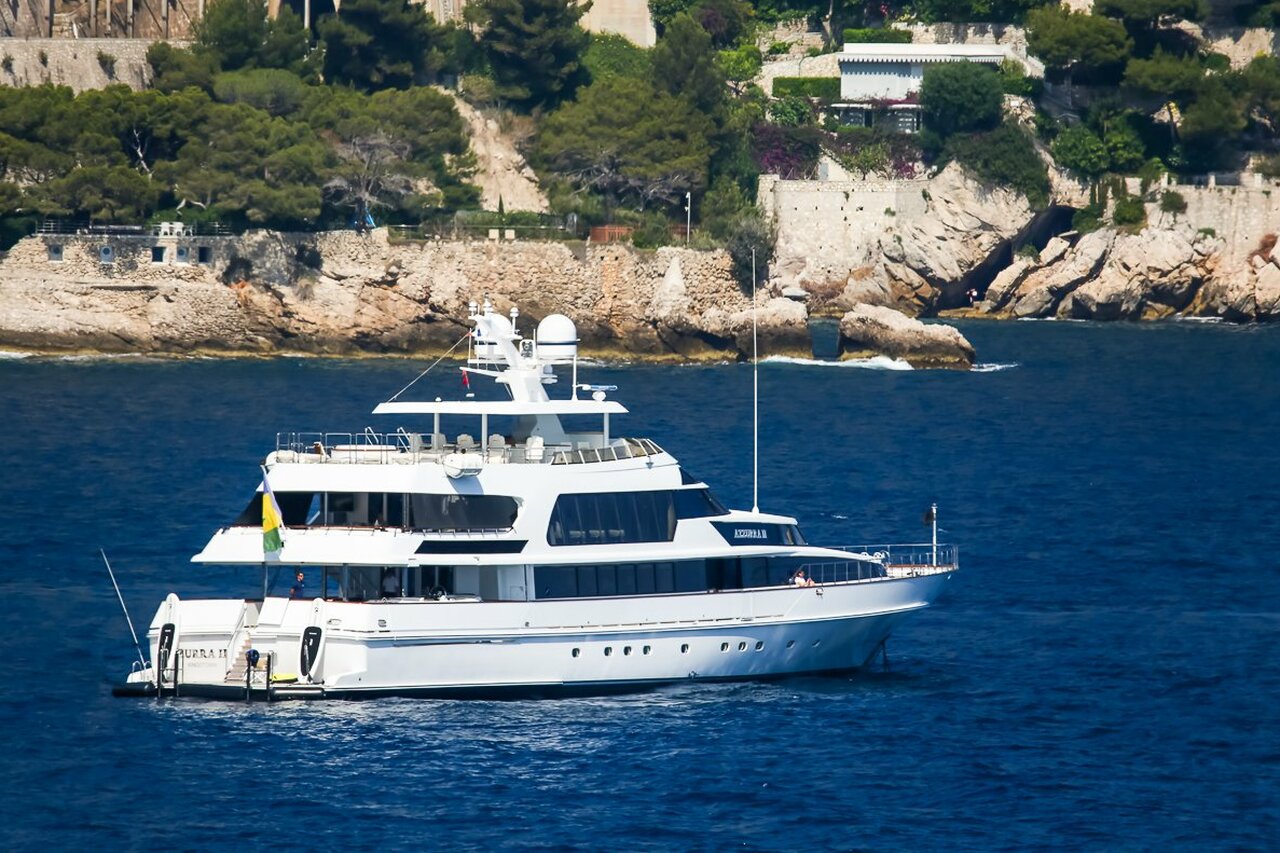 yat Azzurra II – 48m – CRN – Jürg Marquard