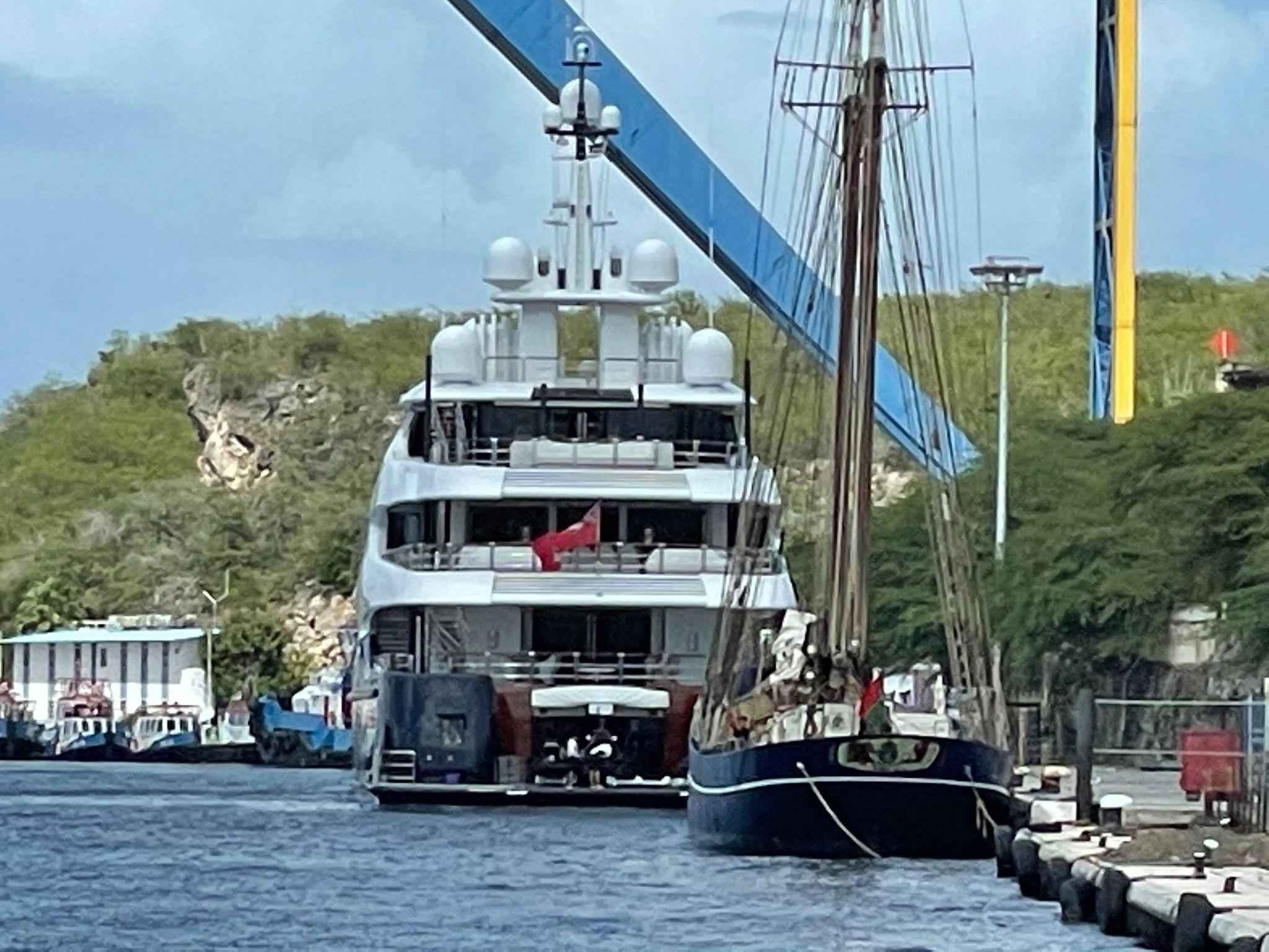 Die Oceanco-Yacht Barbara in Willemstad Curacao