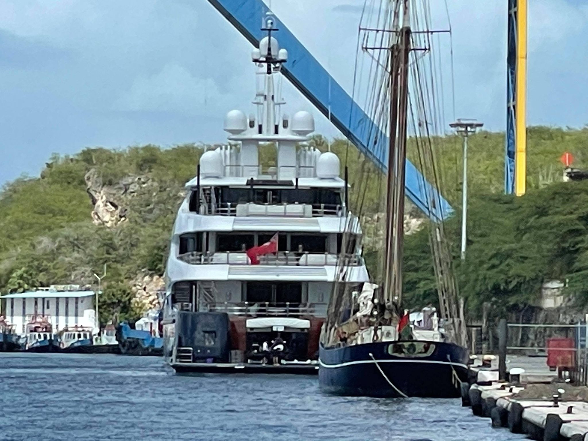 Het Oceanco-jacht Barbara in Willemstad Curaçao