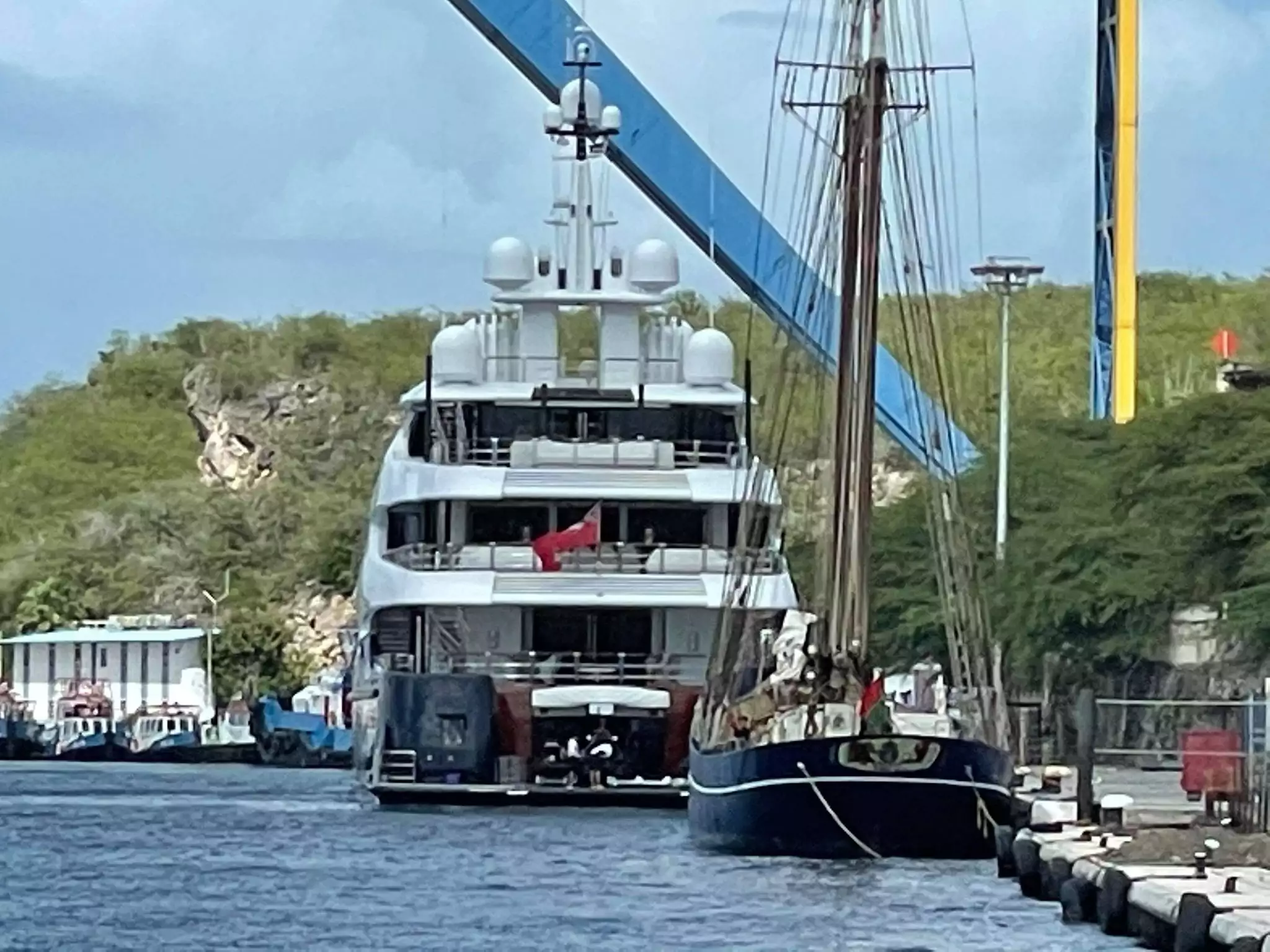 El yate Barbara de Oceanco en Willemstad Curazao