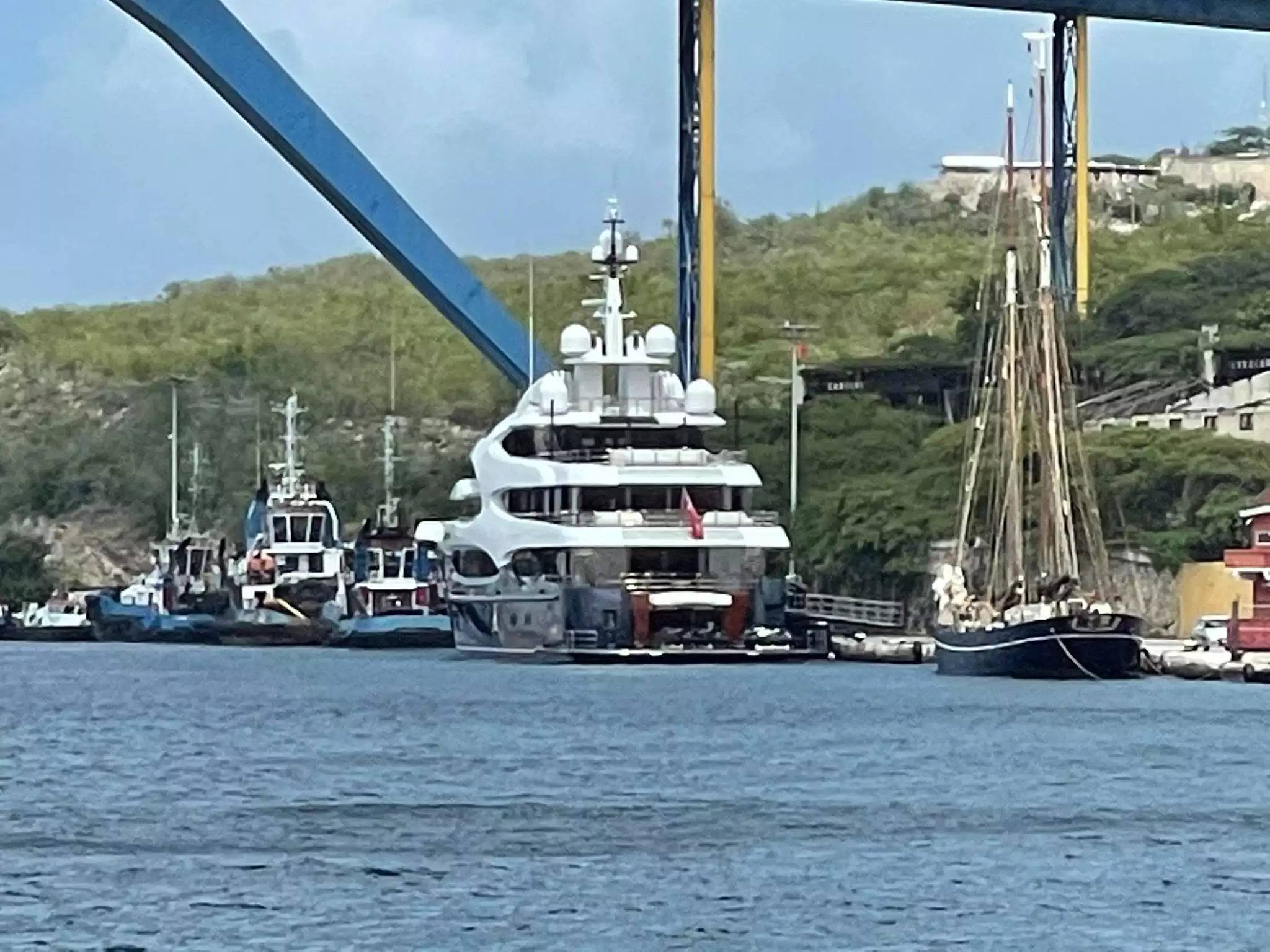 Het Oceanco-jacht Barbara in Willemstad Curaçao