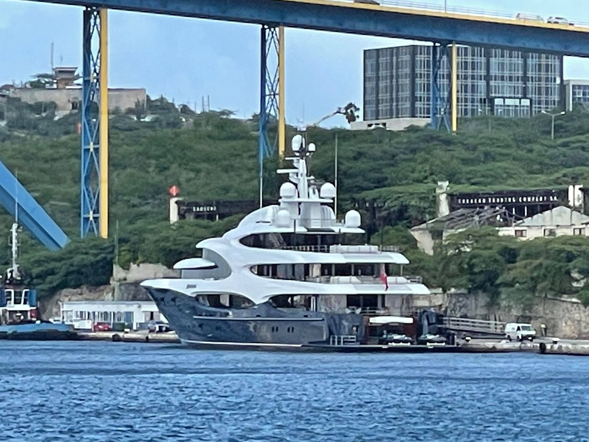 El yate Barbara de Oceanco en Willemstad Curazao