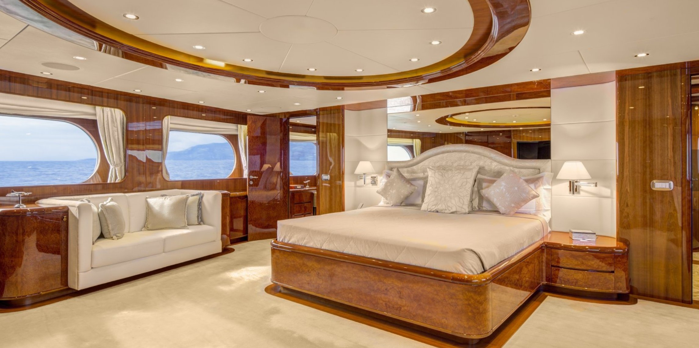 interno dell'yacht Barone Trenck 