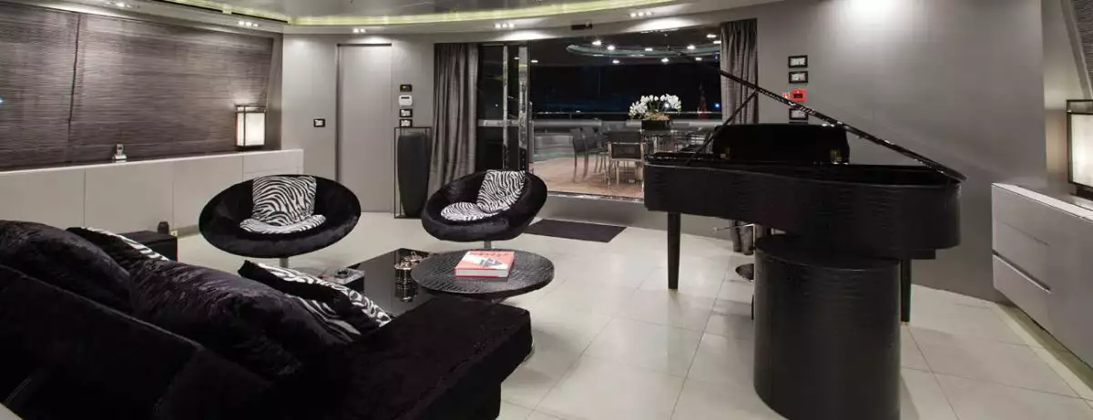 interior do iate Belita 