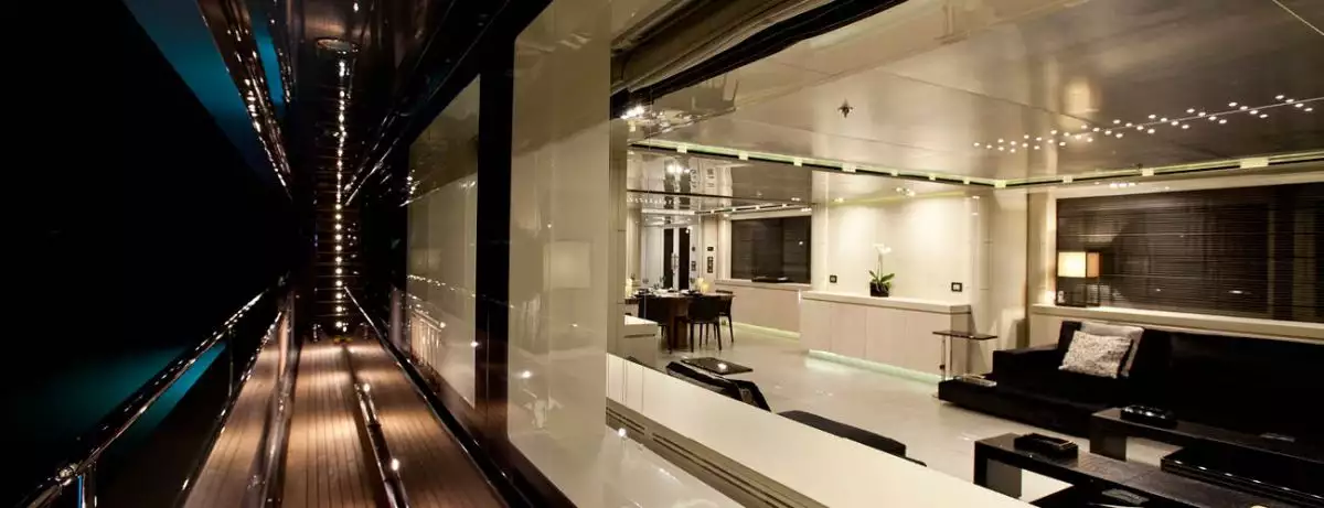 interior do iate Belita 