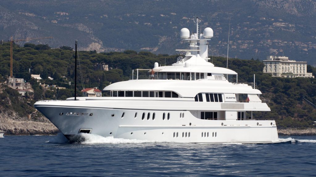 Yacht Bella Vita – Lurssen – 2010 – Dwight Schar