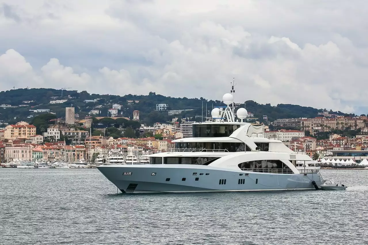 yacht Appartient – 50m – Couach -Alexey Reznikovich