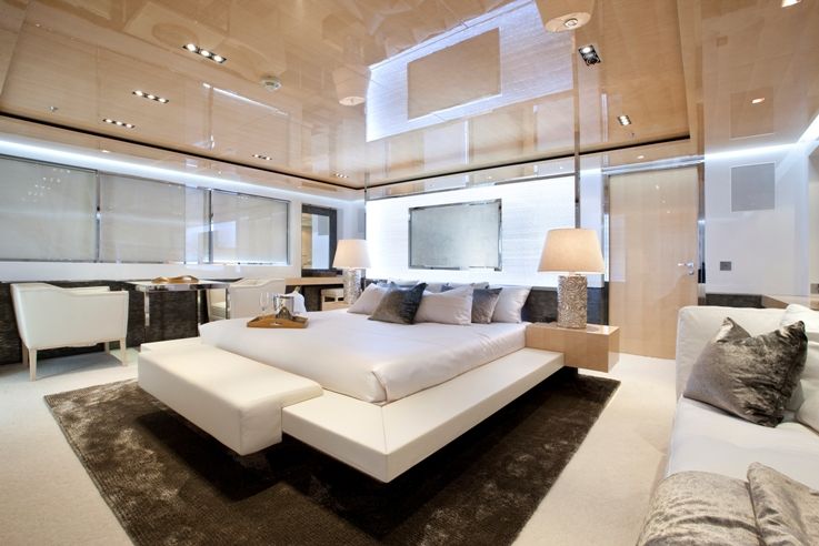 yacht Belongers interior