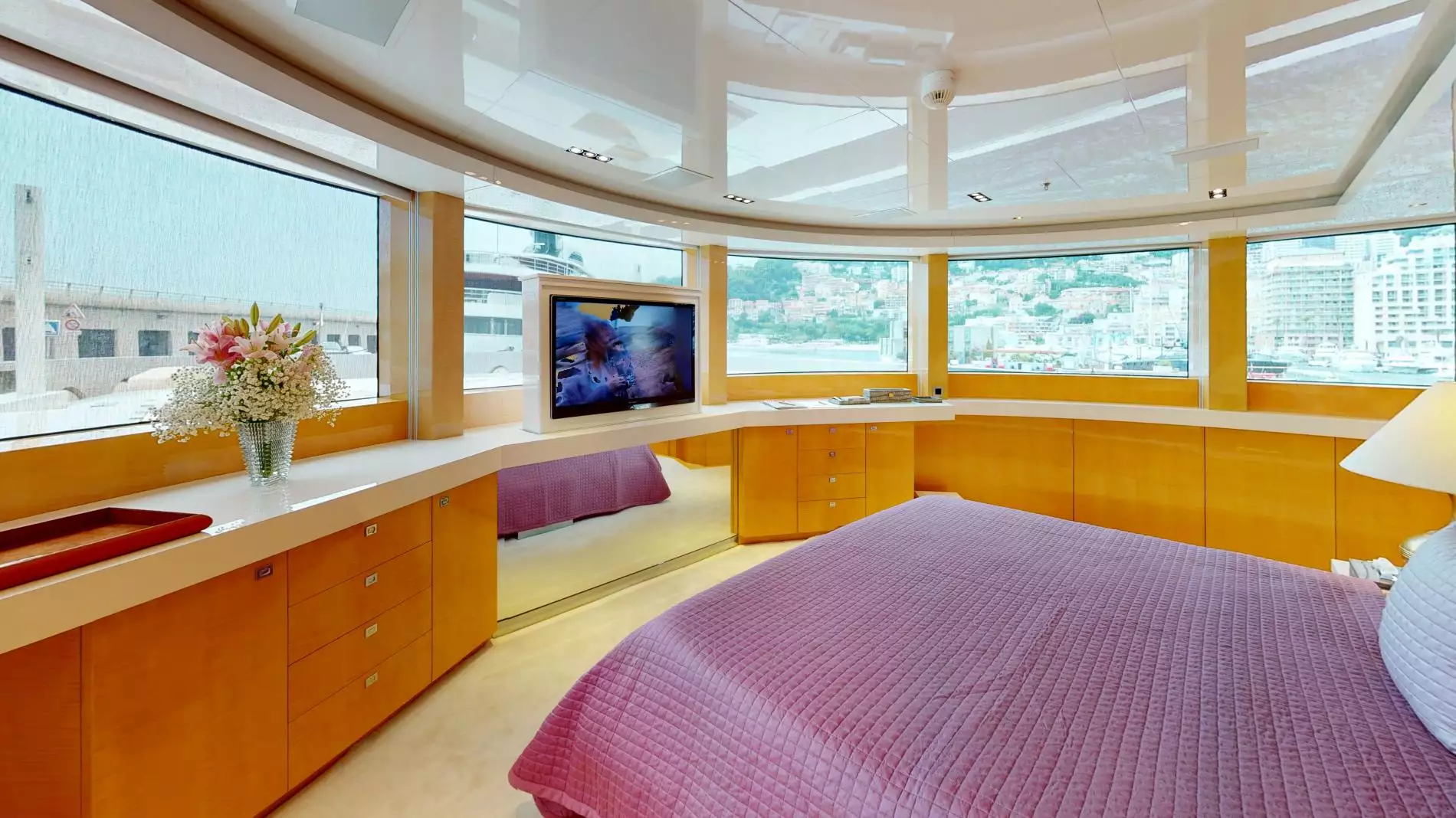 yacht appartient à l'intérieur