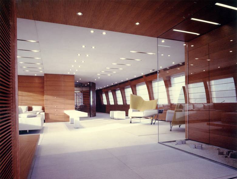 yate azul hielo interior