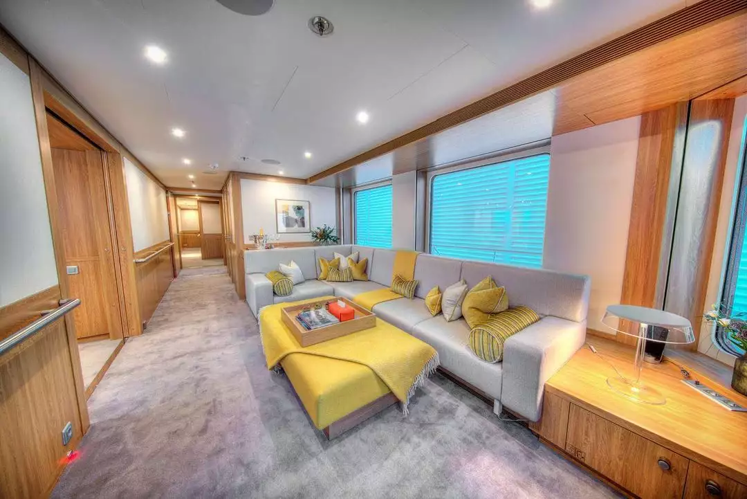 interno di Game Changer per yacht