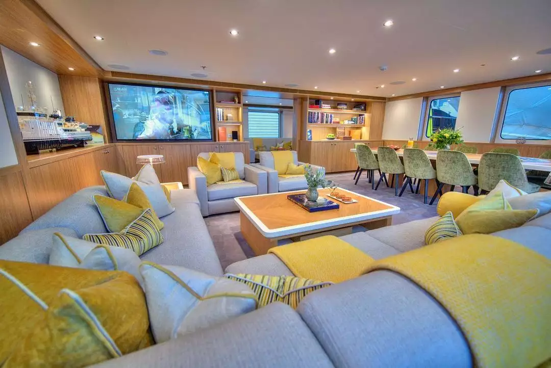 yacht Game Changer intérieur