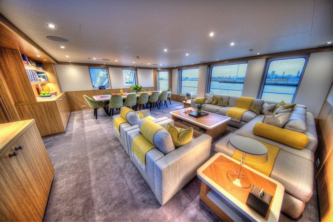 yacht Game Changer intérieur