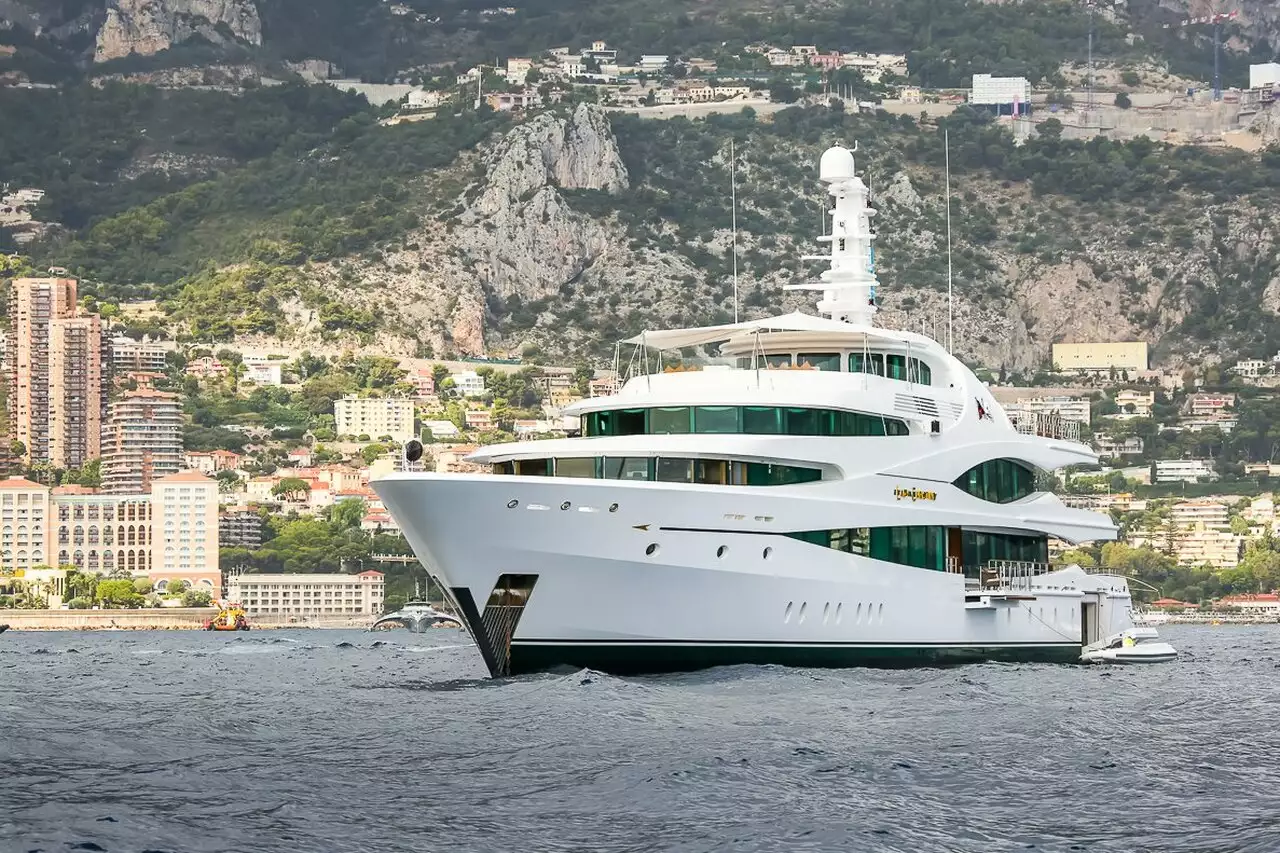 yate Lady Christine – 68m – Feadship – Lord Irvine Laidlaw 