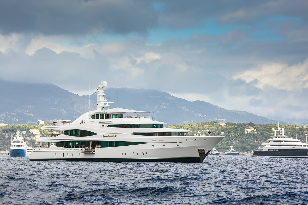 yat Lady Christine – 68m – Feadship – Lord Irvine Laidlaw 