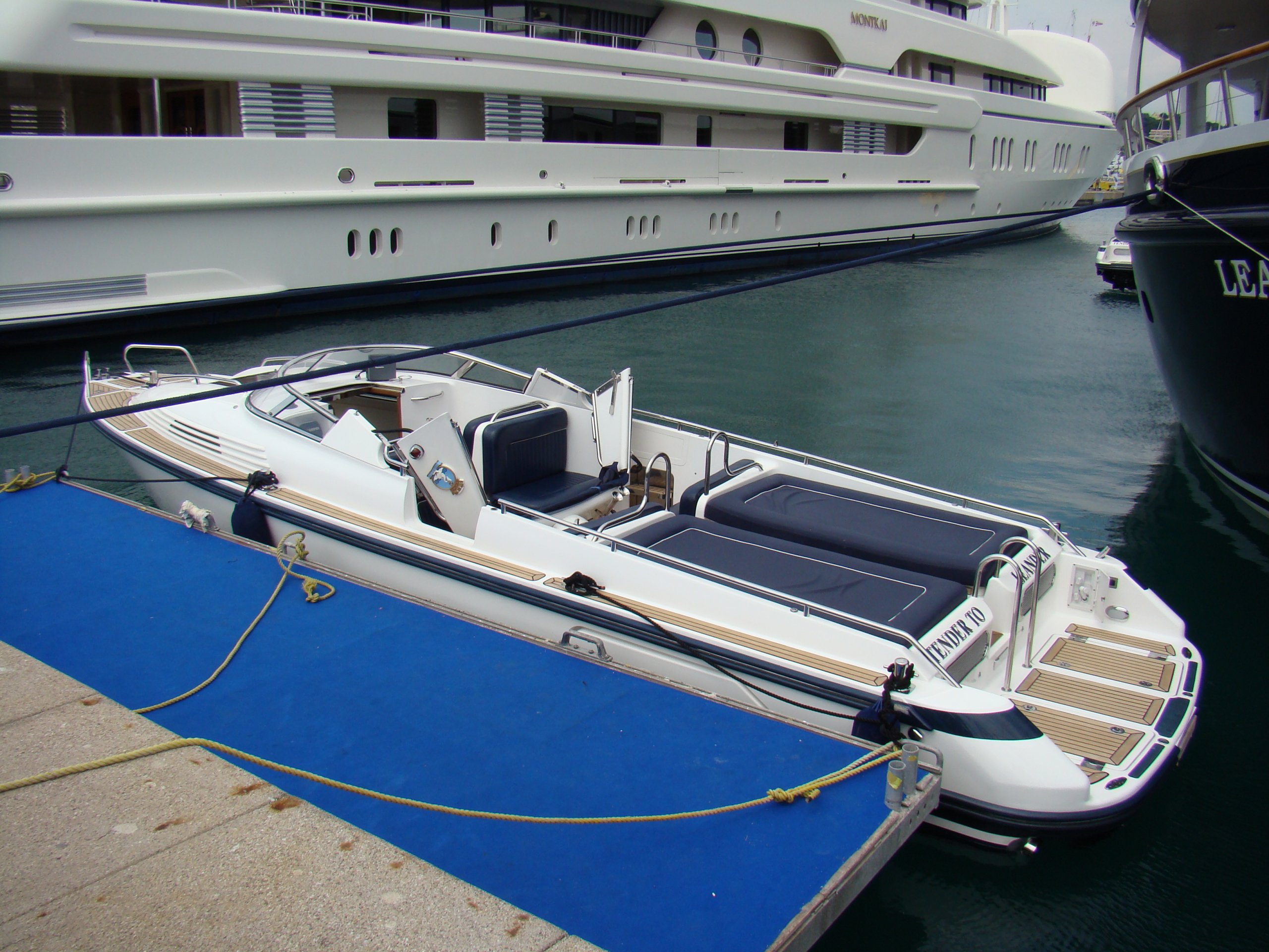 yacht Meserret III tender