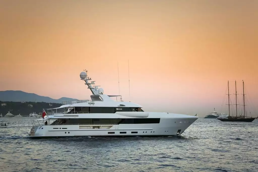 yat Felsefesi • 2015 • Feadship • Charles Ho Tsu-kwok için inşa edildi