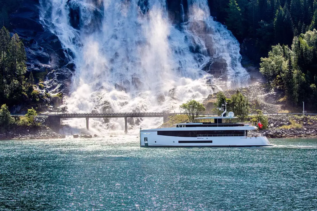 iate Moon Sand Too – Feadship – 2016 – Charles Ho Tsu-kwok