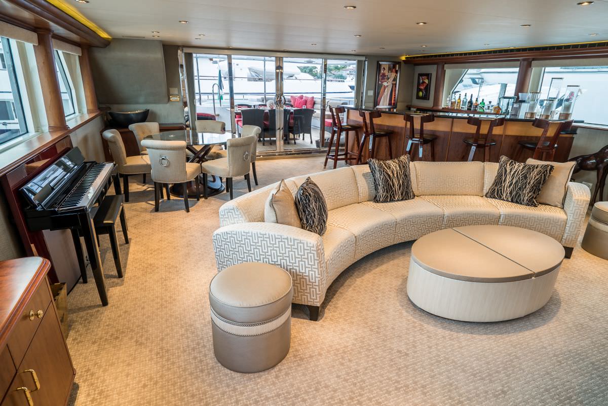 yacht Charlotte Ann interior