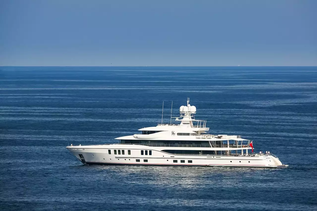 yacht Sixth Sense – 74m – Amels - Micky Arison