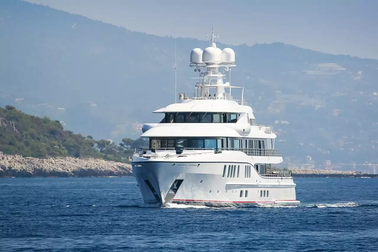 yacht Sixth Sense – 74m – Amels - Micky Arison