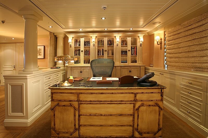 yacht Tatoosh interior
