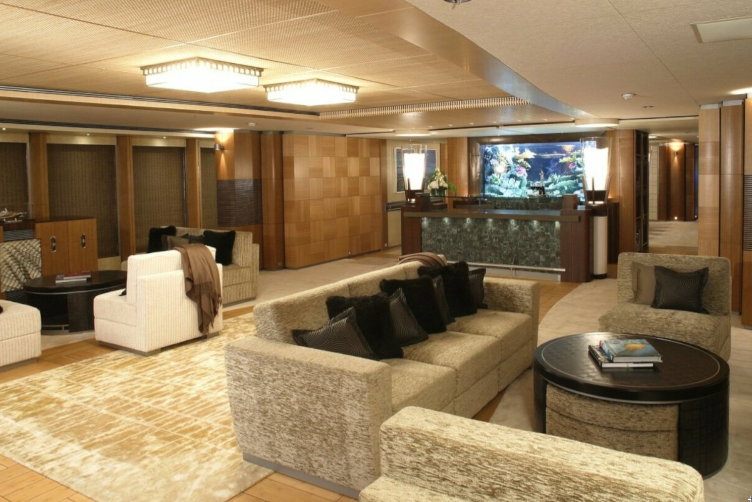 yacht Wheels interior 