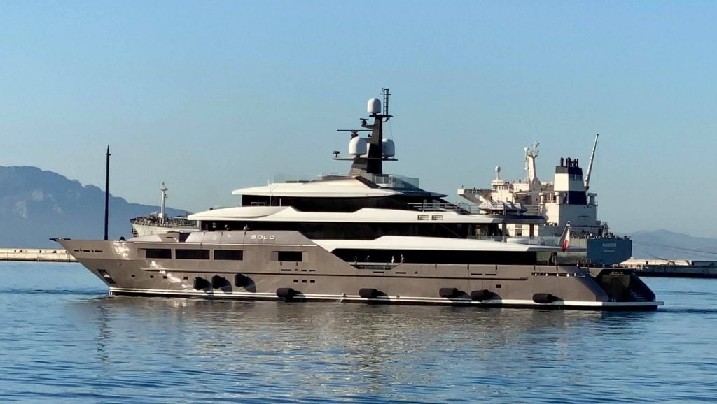 Lo yacht di Carlo De Benedetti Solo in Gibraltar