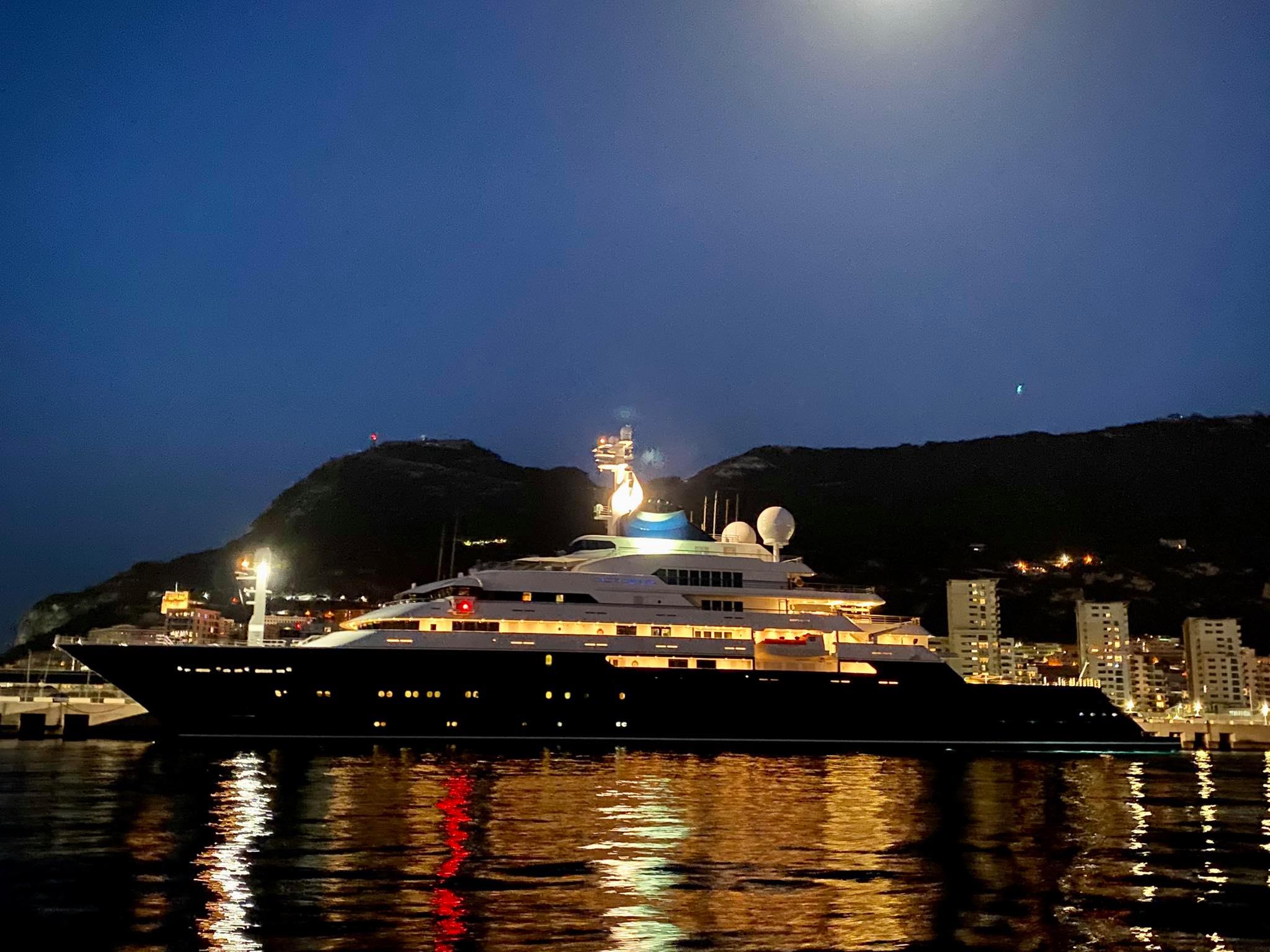 Lurssen yatı Ahtapot (Paul Allen)