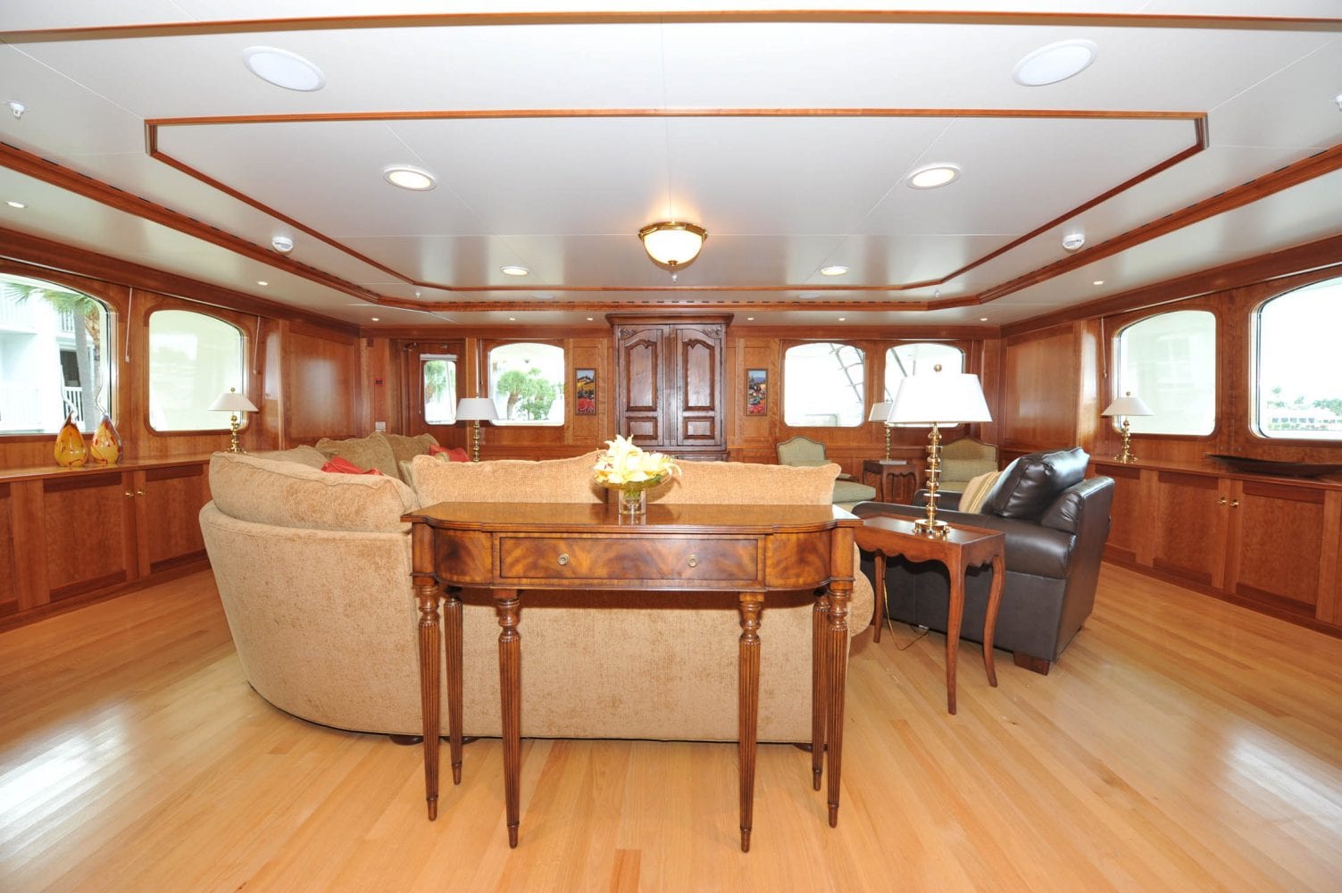 yacht Albula interior