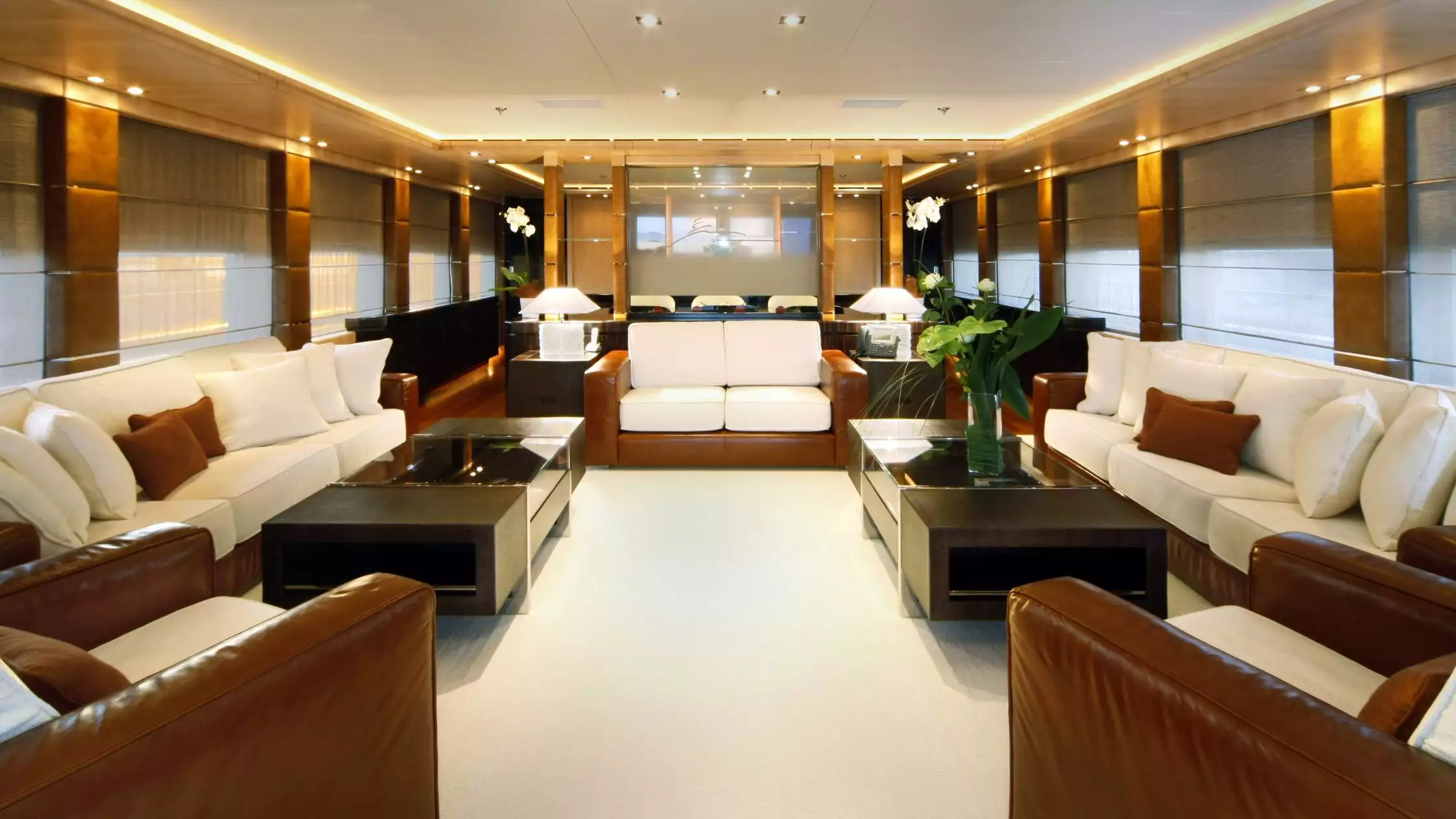 Intérieur du yacht ISA MUSE