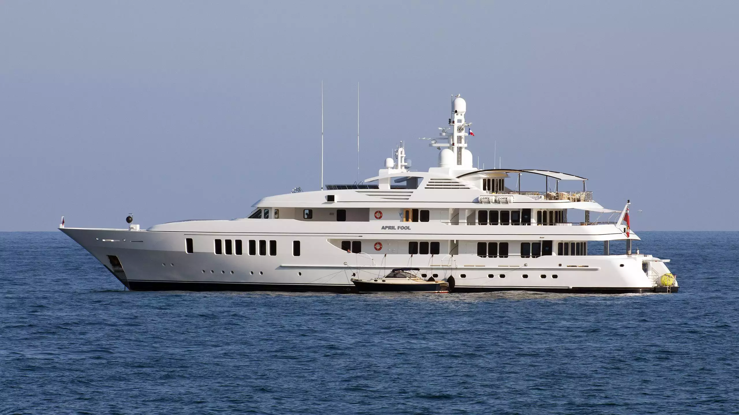 яхта April Fool – Feadship – 2006 – Sanford Weill