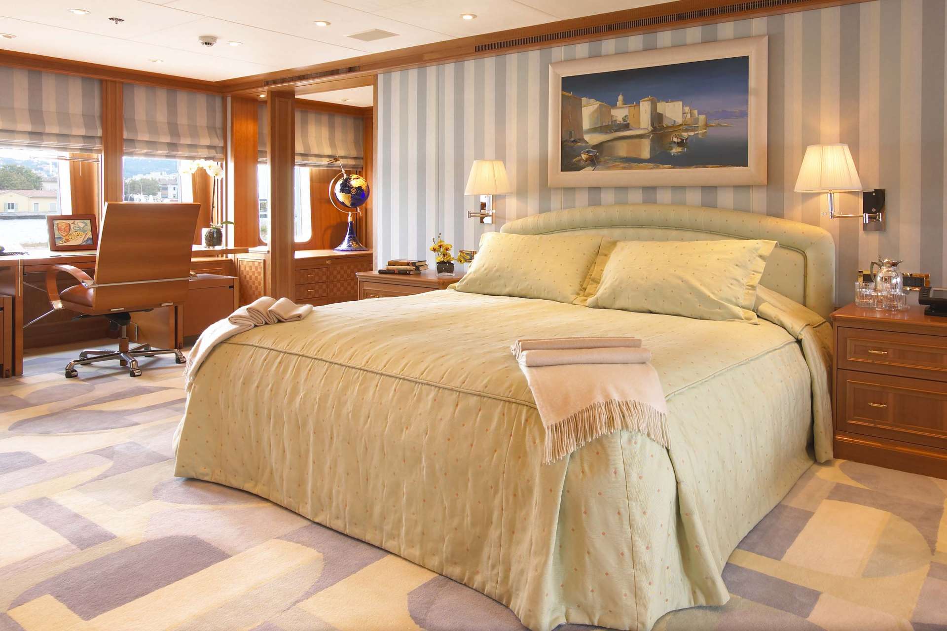 yacht April Fool interior