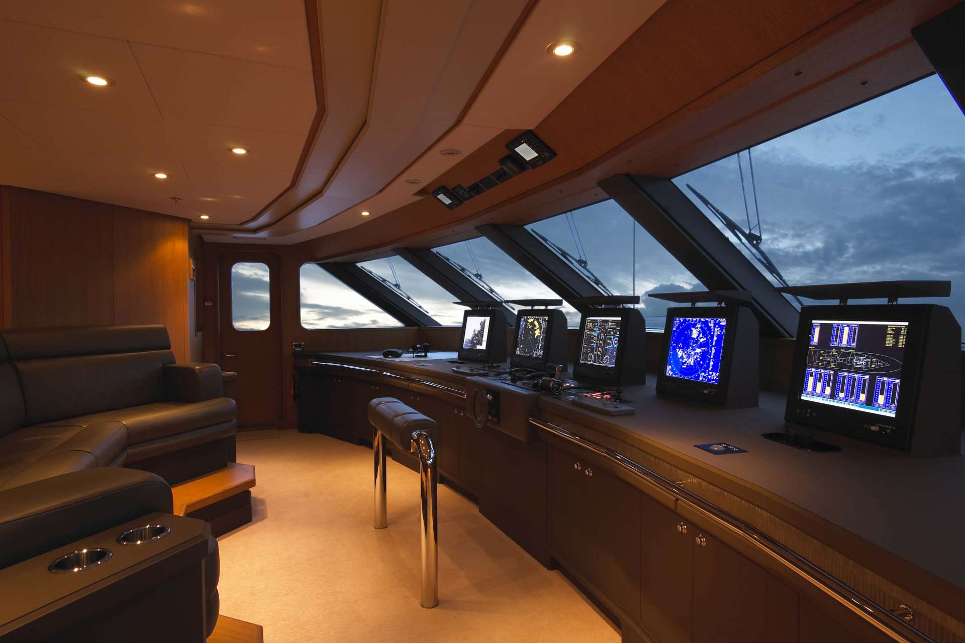 interno del pesce d'aprile dell'yacht