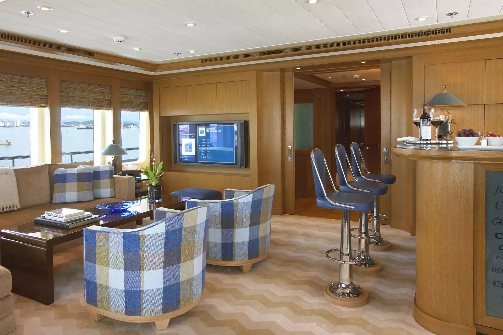 yacht April Fool interior