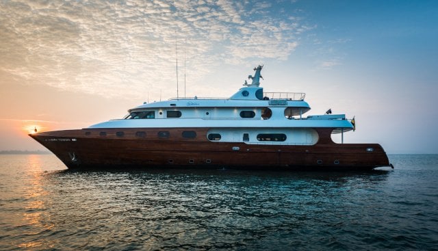 ASHENA Yacht • Wadia • 2006 • Proprietario Gautan Singhania