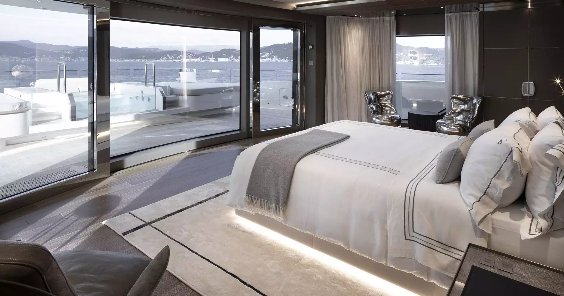 interno dell'yacht Attila