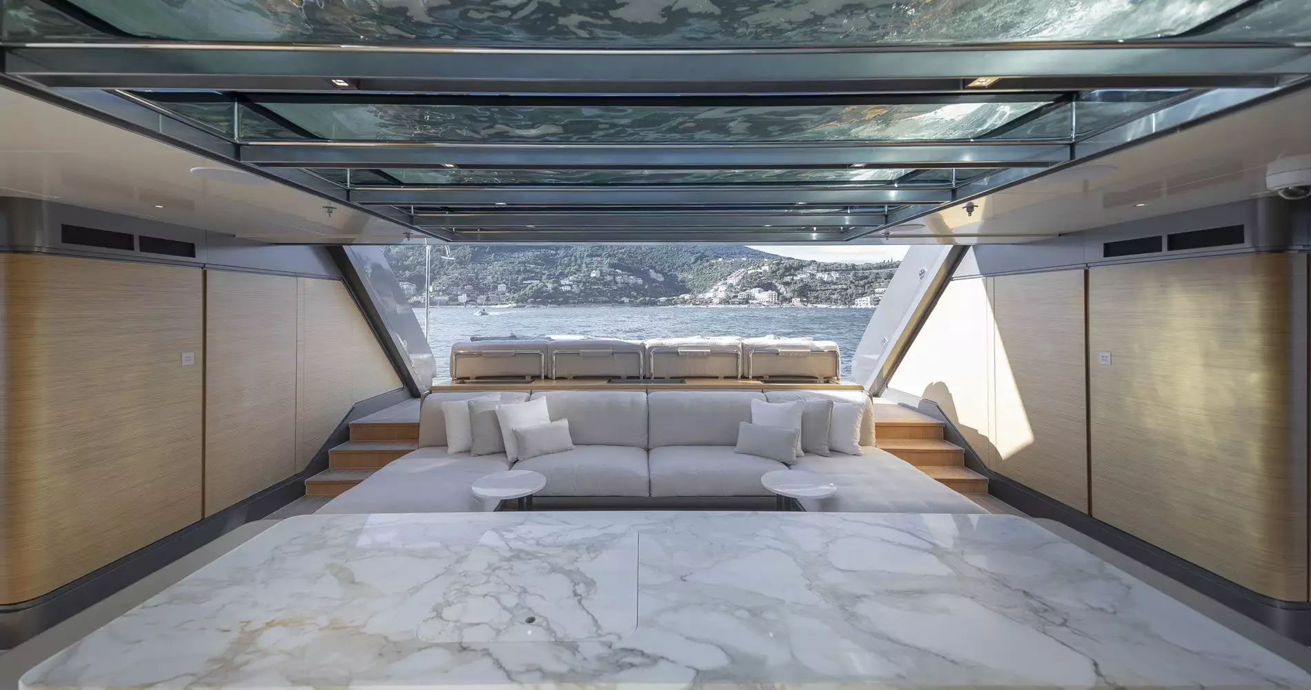 interno dell'yacht Attila