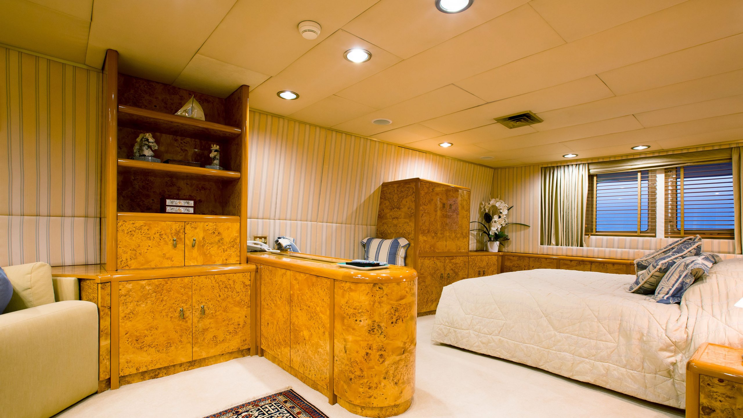 yacht Esmeralda interior