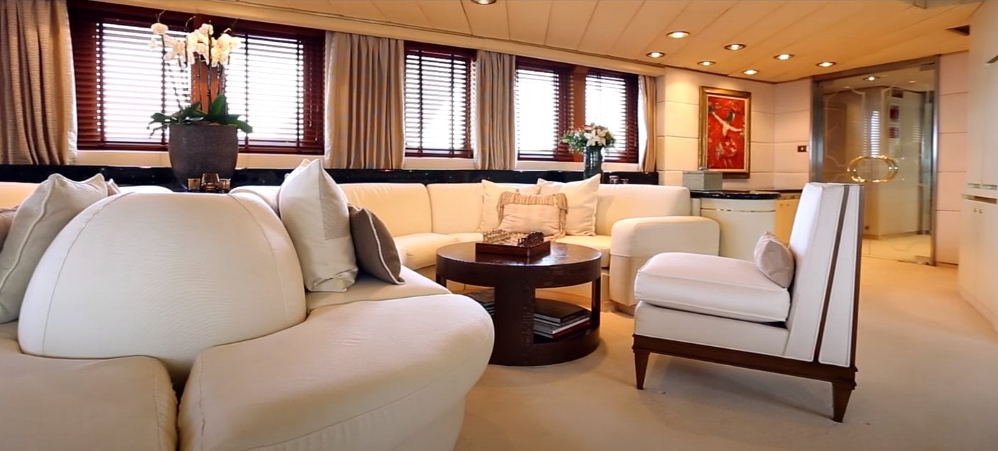 Interior del yate Esmeralda