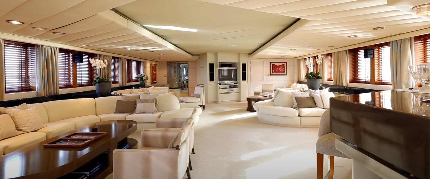 yacht Esmeralda interior
